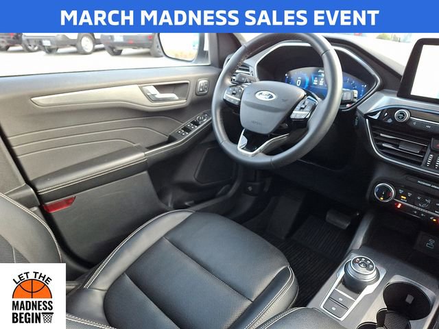 Certified 2022 Ford Escape Titanium w/ Class II Trailer Tow Package image 14