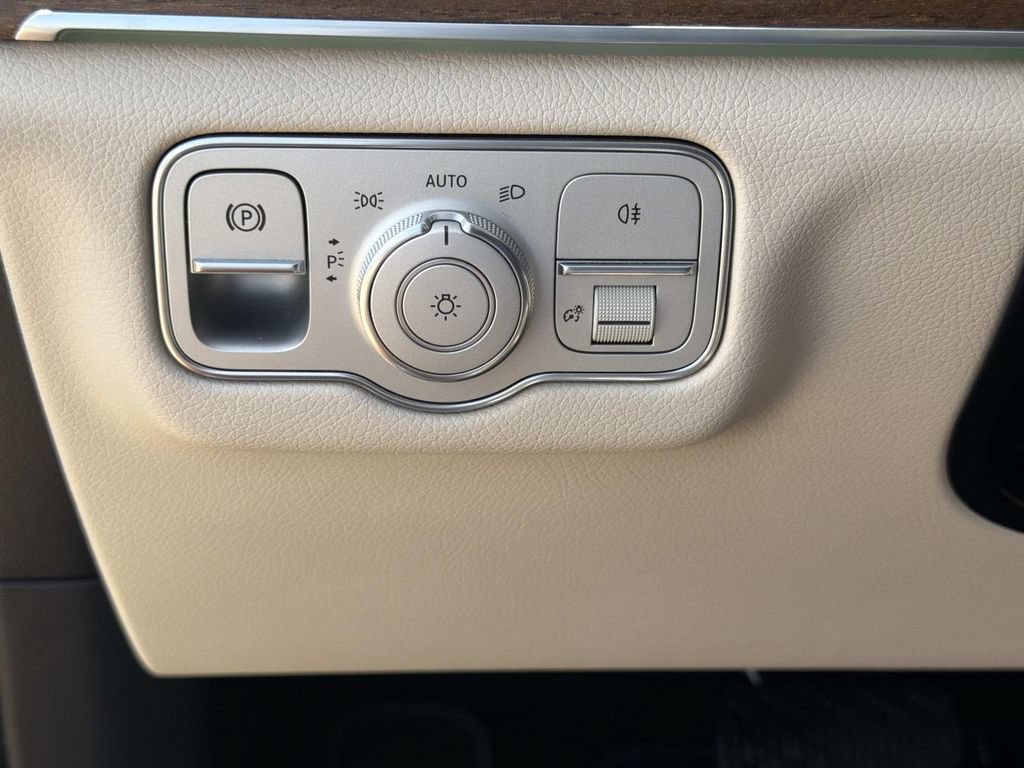 Used 2022 Mercedes-Benz GLS 450 4MATIC image 23