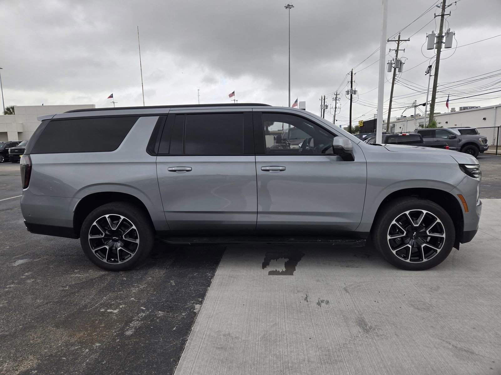 Used 2025 Chevrolet Suburban RST w/ Comfort Package image 2