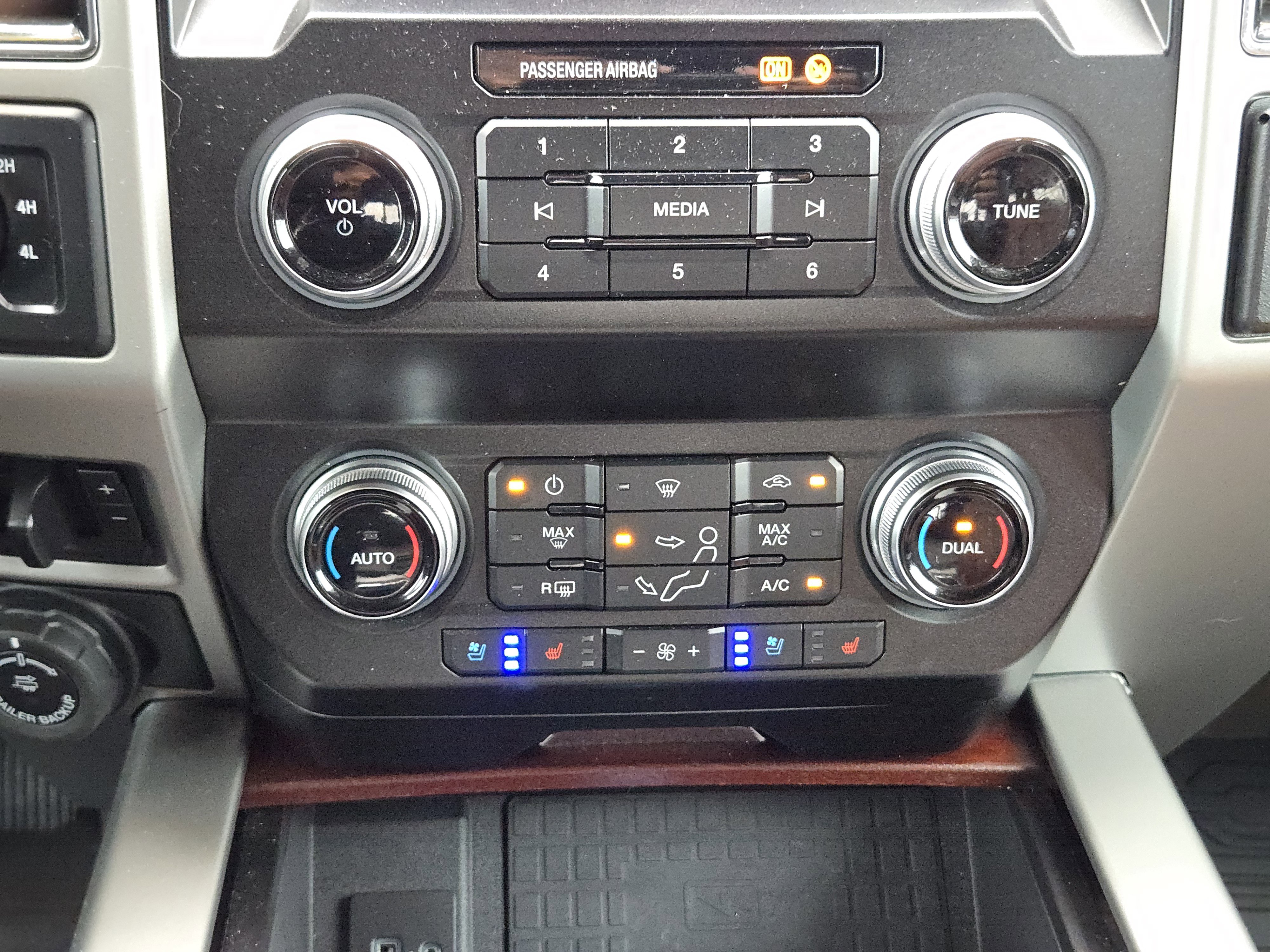 Certified 2020 Ford F250 King Ranch w/ King Ranch Ultimate Package AWD/4WD image 20