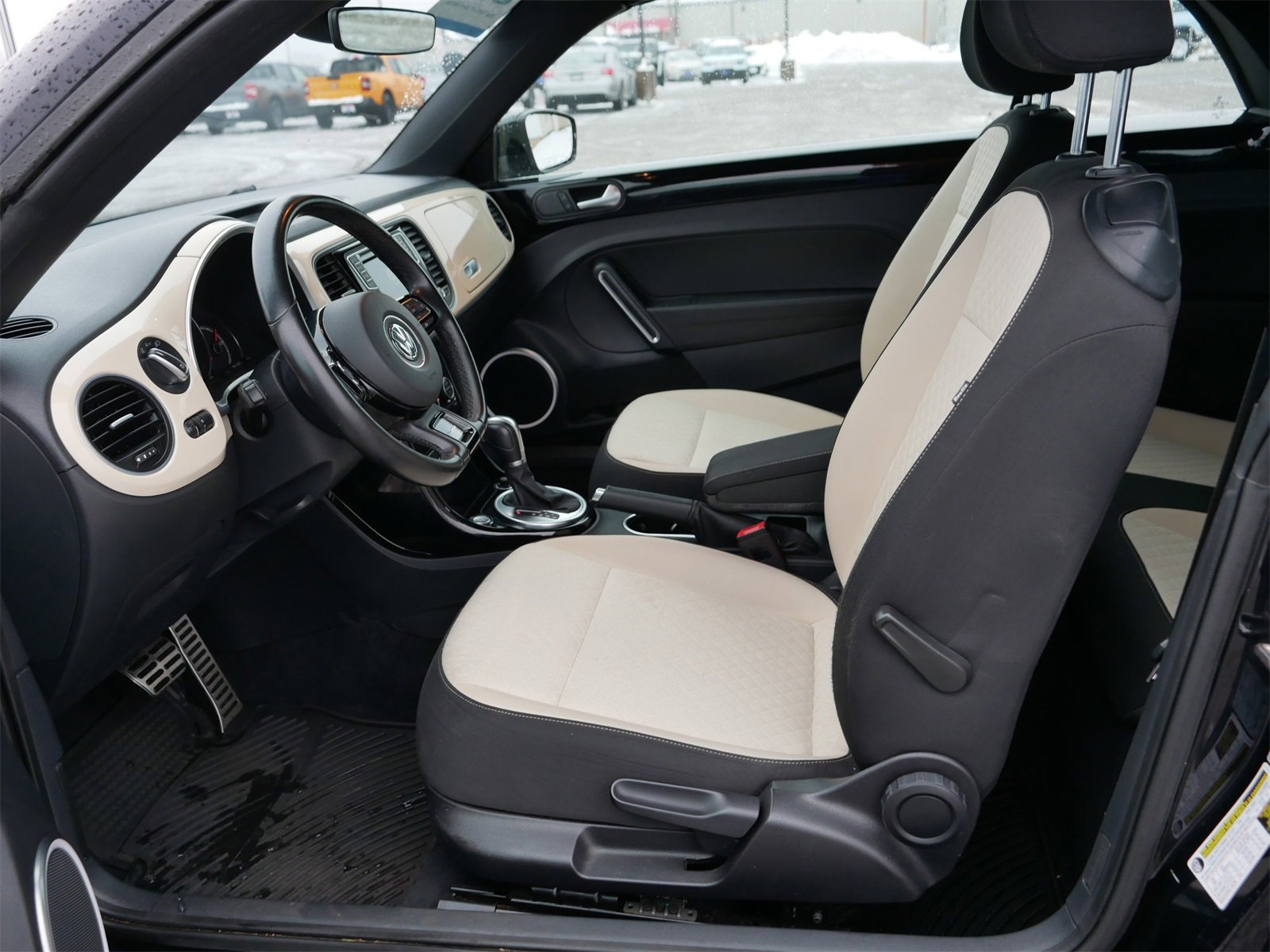 Used 2019 Volkswagen Beetle 2.0T SE image 12