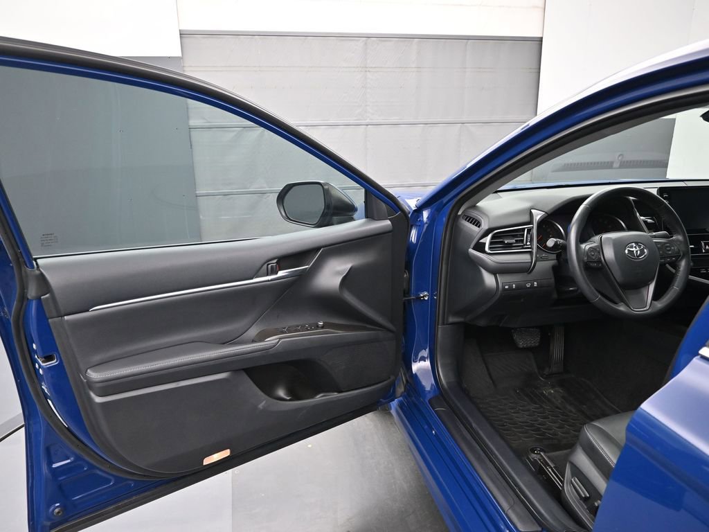 Used 2023 Toyota Camry XSE FWD image 9