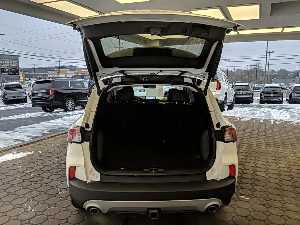 Certified 2022 Ford Escape Titanium w/ Class II Trailer Tow Package image 9