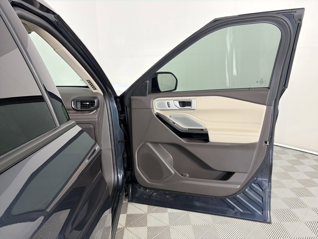 Certified 2022 Ford Explorer Platinum w/ Equipment Group 601A image 31