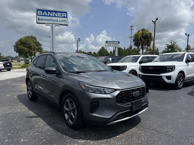 Certified 2025 Ford Escape ST-Line FWD image 1