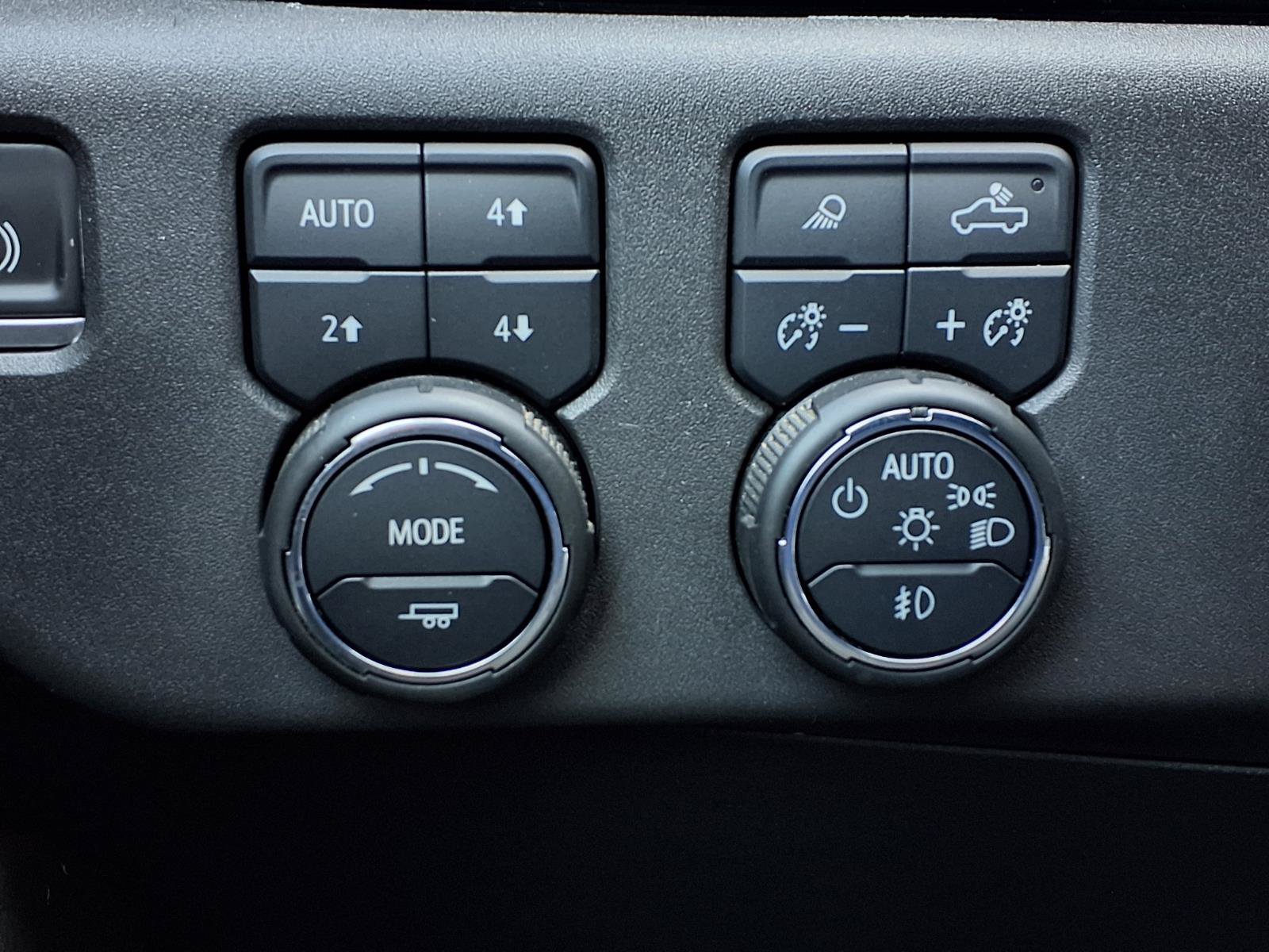 Used 2022 Chevrolet Silverado 1500 LT Trail Boss w/ LT Trail Boss Premium Package AWD/4WD image 17