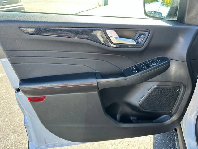 Certified 2025 Ford Escape ST-Line AWD/4WD image 8