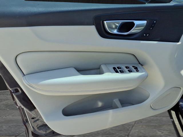 Used 2023 Volvo XC60 B5 Core FWD image 13