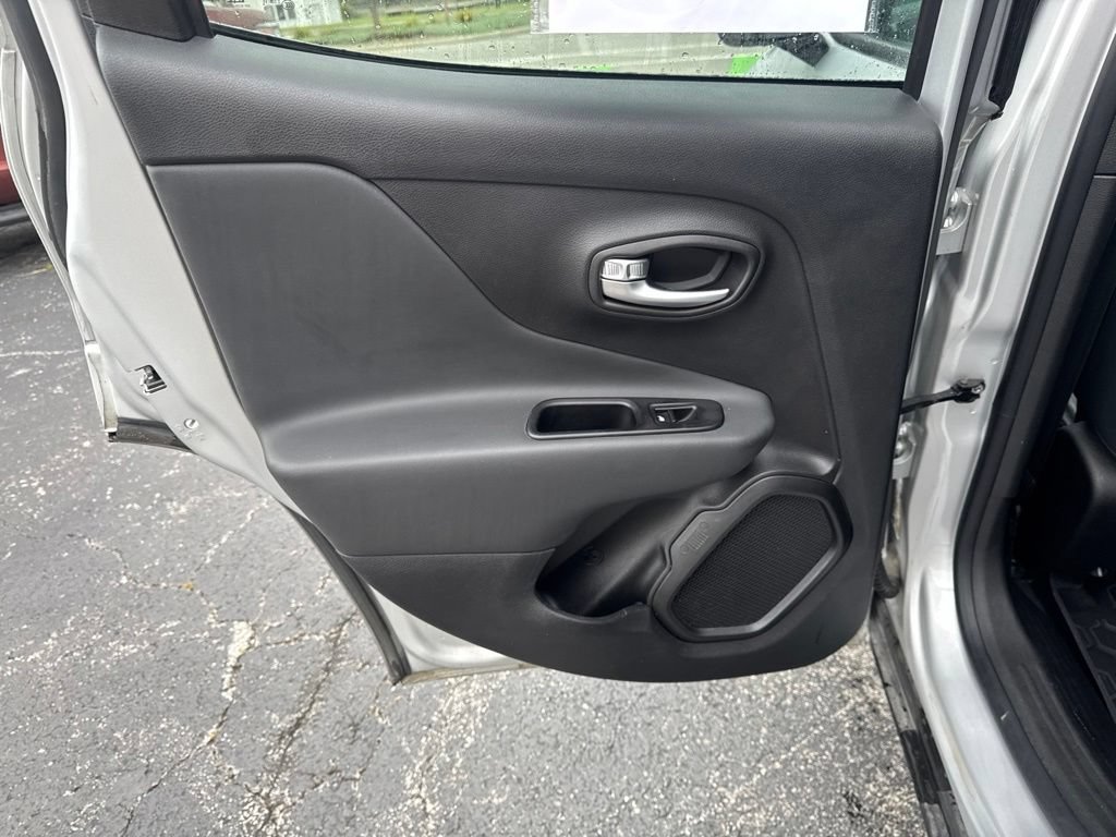 Used 2020 Jeep Renegade Altitude AWD/4WD image 30