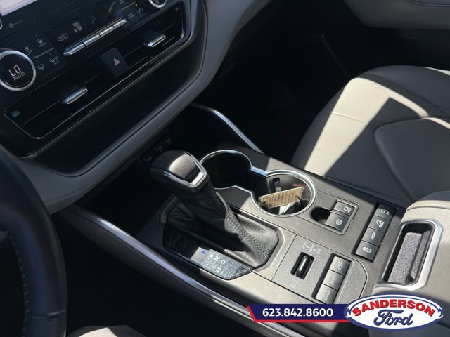 Used 2021 Toyota Highlander XLE AWD/4WD image 21