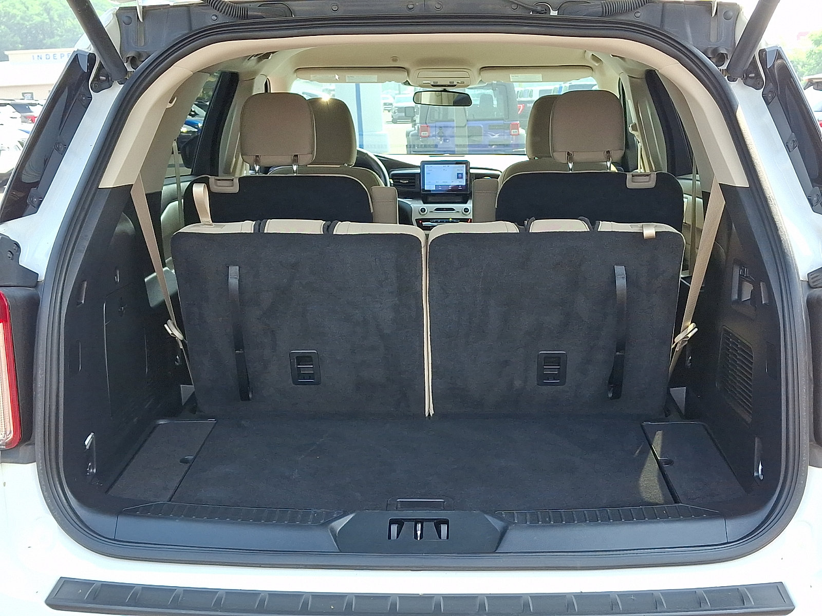Certified 2023 Ford Explorer XLT w/ Class IV Trailer Tow Package AWD/4WD image 30