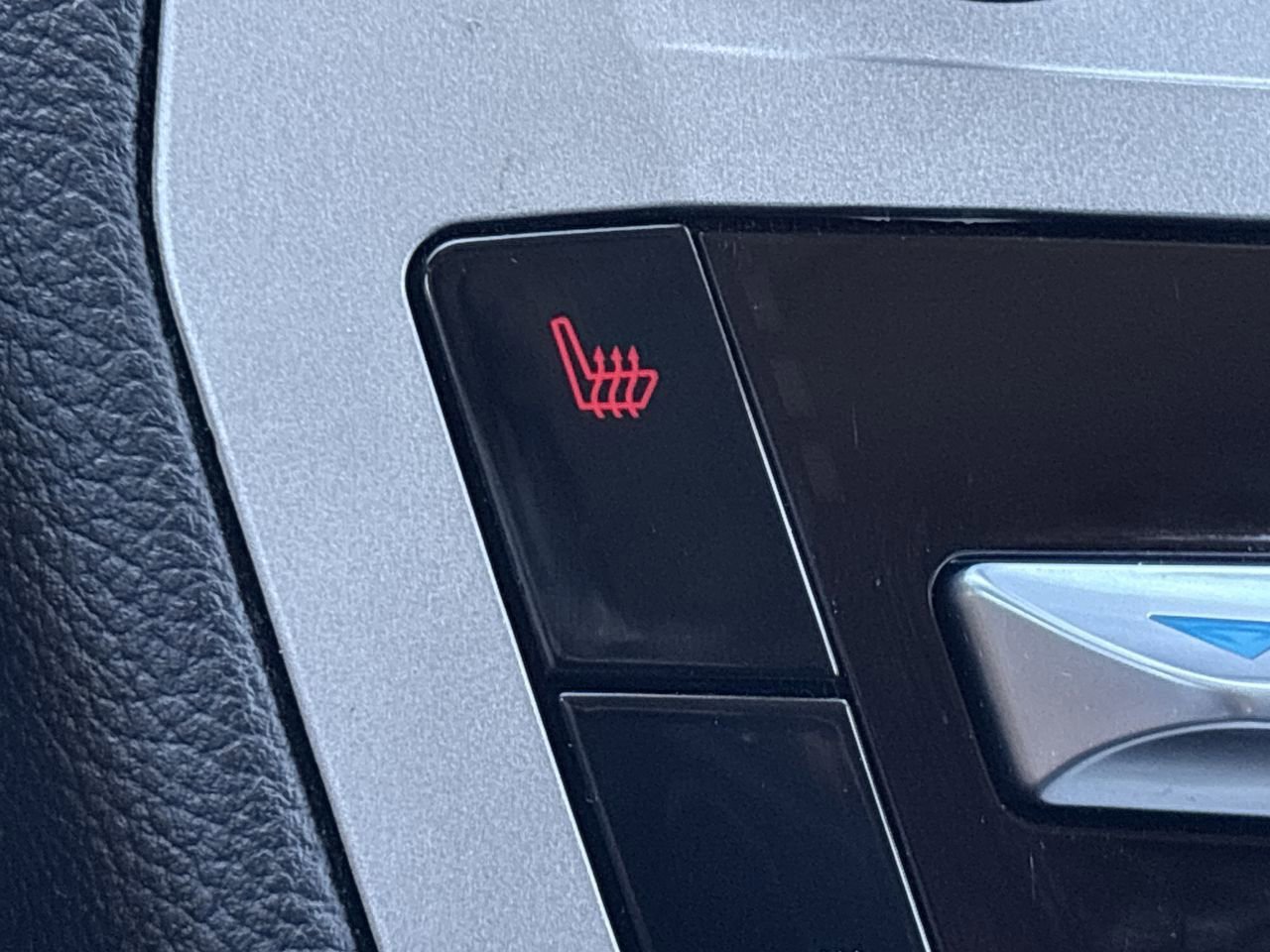 Certified 2023 Ford Explorer XLT w/ Equipment Group 202A image 30