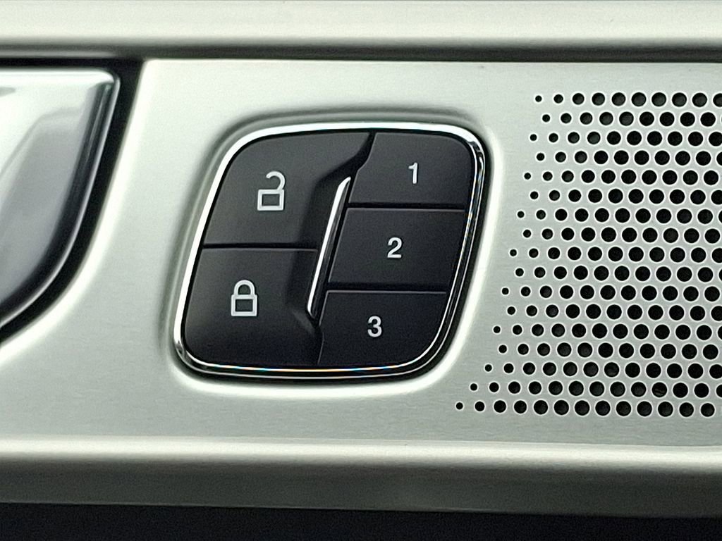 Certified 2020 Ford Explorer Platinum w/ Premium Technology Package image 29