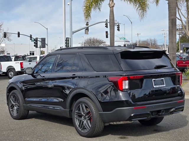 Certified 2025 Ford Explorer ST-Line w/ Premium Package image 5