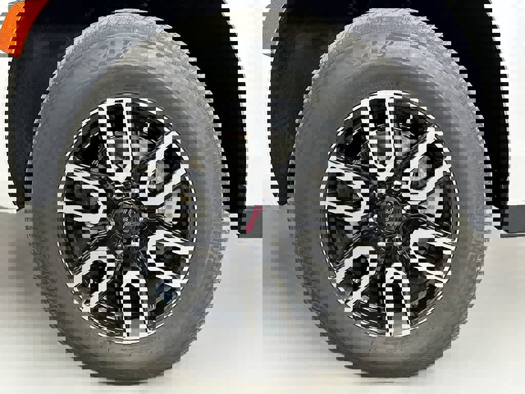 Used 2021 GMC Yukon AT4 image 11