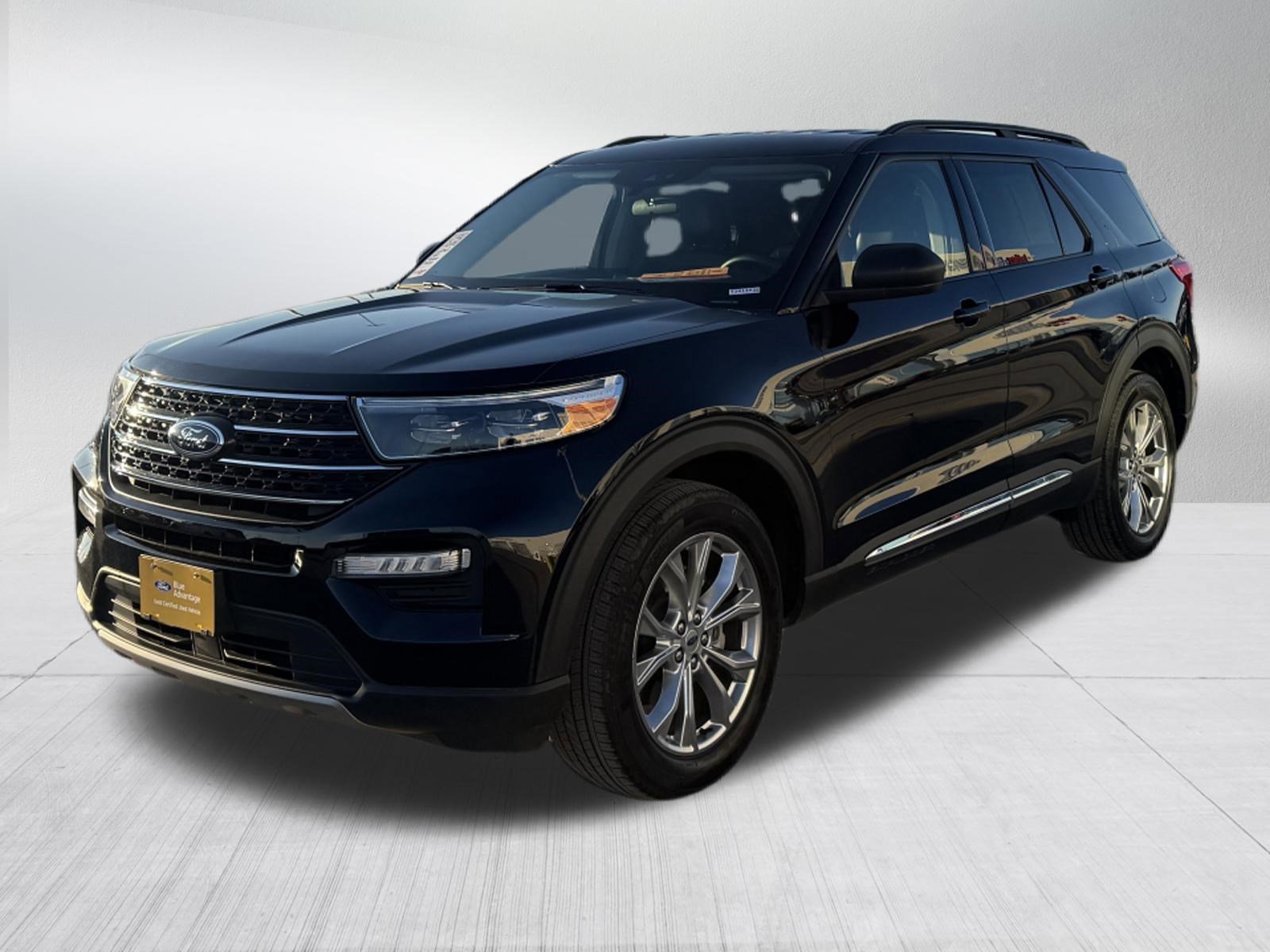 Certified 2024 Ford Explorer XLT w/ Equipment Group 202A image 3