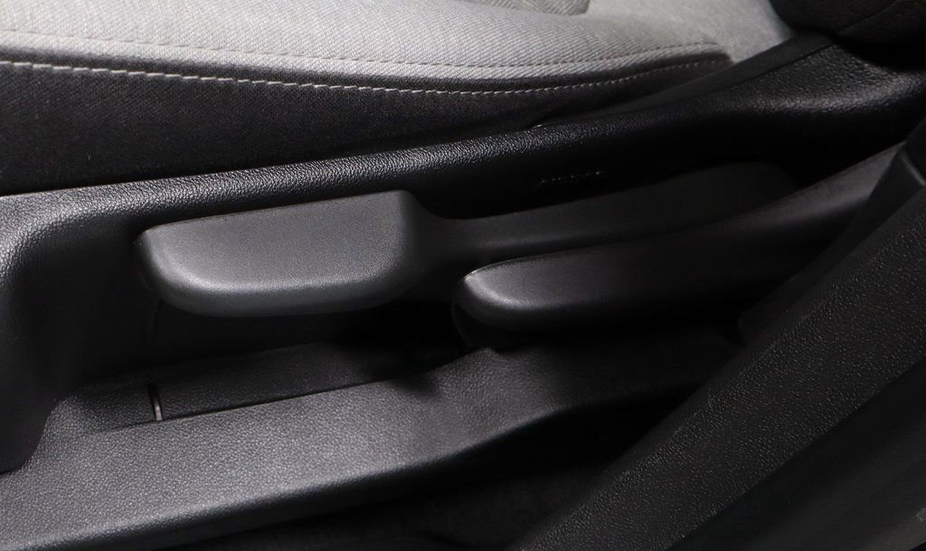 Used 2022 Chevrolet Equinox LS FWD image 21