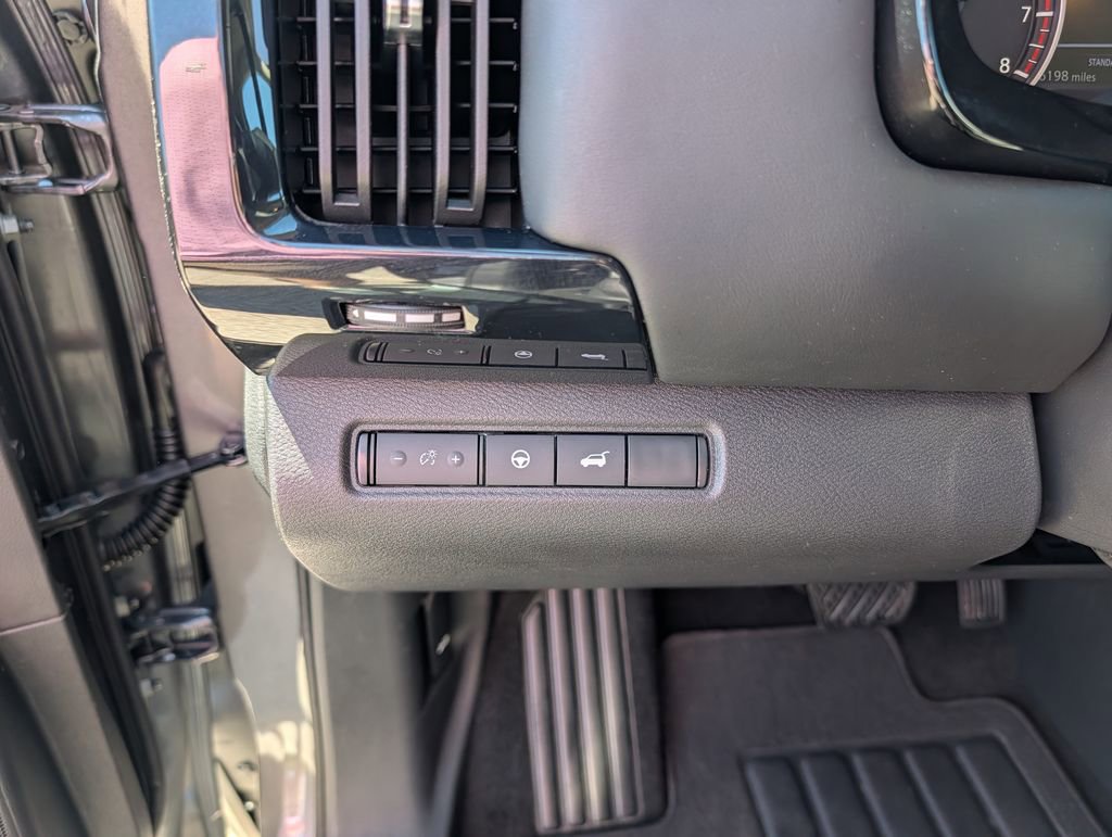 Used 2025 Nissan Pathfinder SV FWD image 20