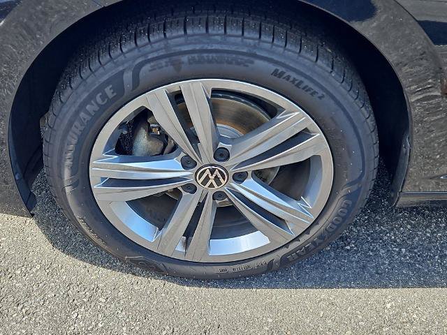 Used 2024 Volkswagen Jetta SE w/ Panoramic Sunroof Package FWD image 25