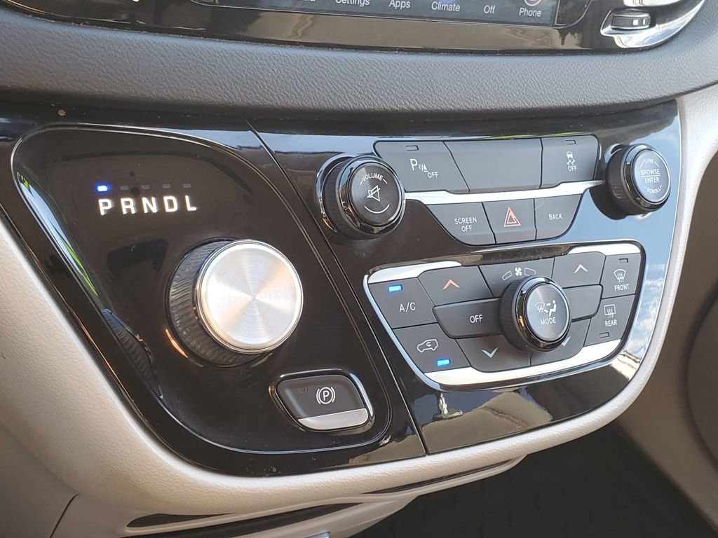 Used 2017 Chrysler Pacifica Touring image 24