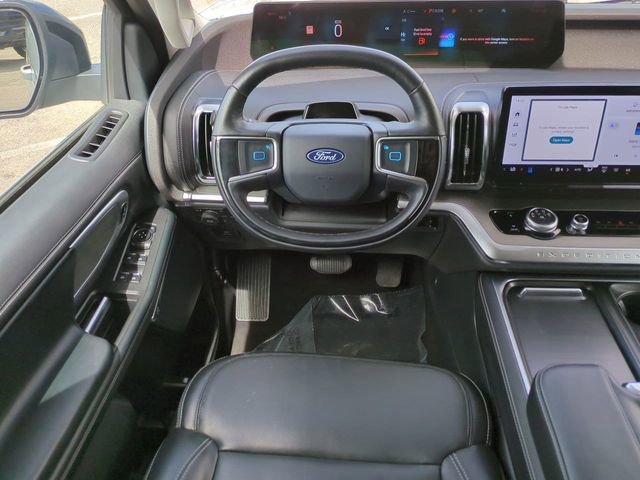 Certified 2025 Ford Expedition Platinum w/ Driver's Package image 16