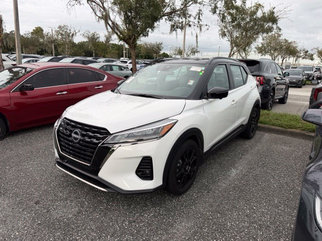 Used 2023 Nissan Kicks SR w/ SR Premium Package FWD image 6