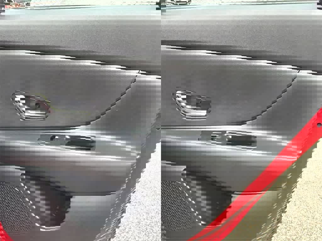 Used 2023 Hyundai Elantra Blue image 15