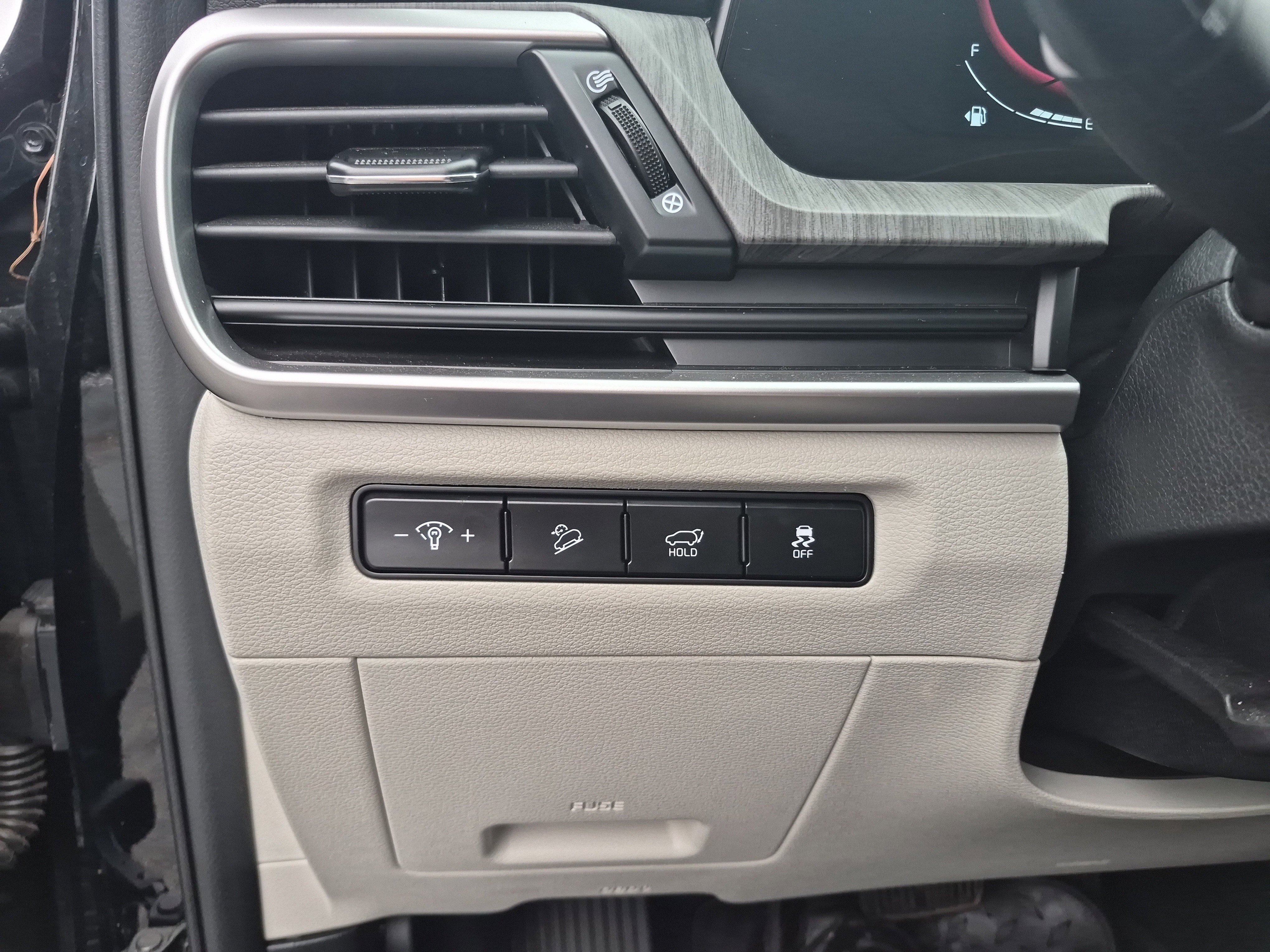 Used 2024 Kia Telluride EX w/ EX Captain's Chair Package image 23