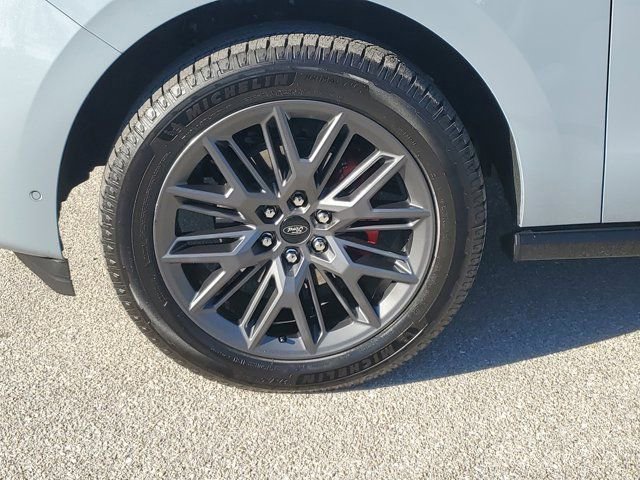 Certified 2025 Ford Expedition Platinum w/ Stealth Performance Package image 11