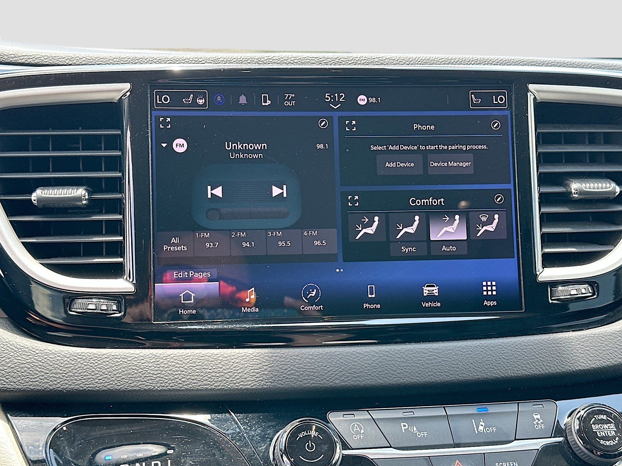 Used 2023 Chrysler Pacifica Touring-L FWD image 14