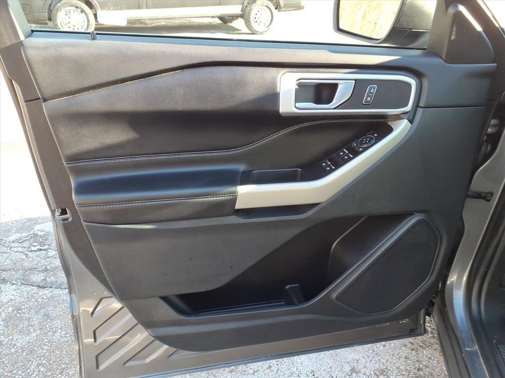 Certified 2022 Ford Explorer XLT w/ Equipment Group 202A image 15