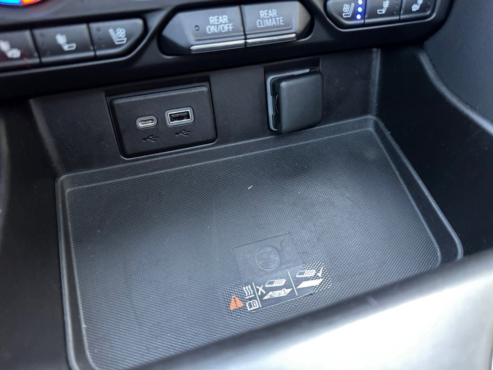 Used 2022 GMC Yukon XL AT4 image 27