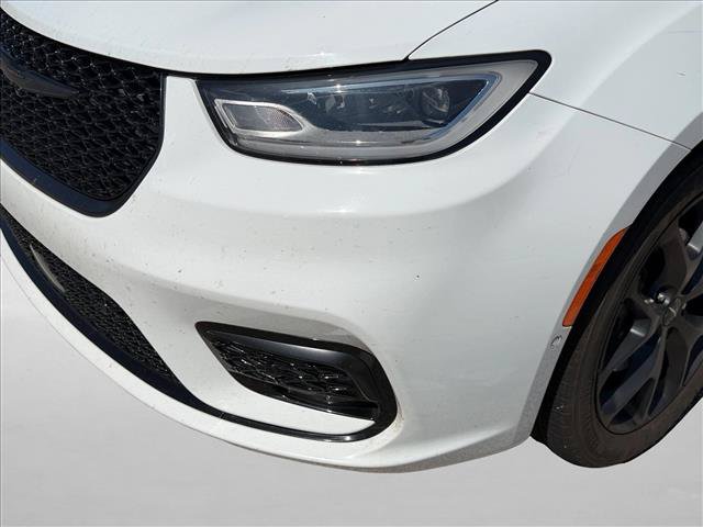 Used 2021 Chrysler Pacifica Touring-L w/ Uconnect Theater Family Group FWD image 13