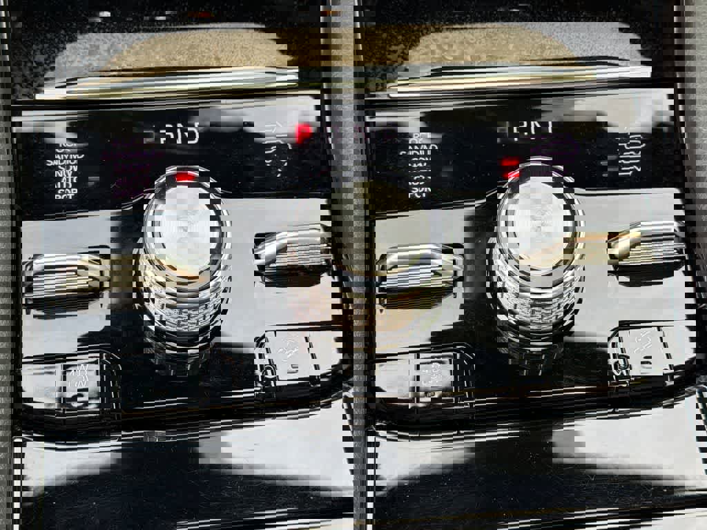 Used 2023 Jeep Grand Cherokee Summit w/ Luxury Tech Group V image 31