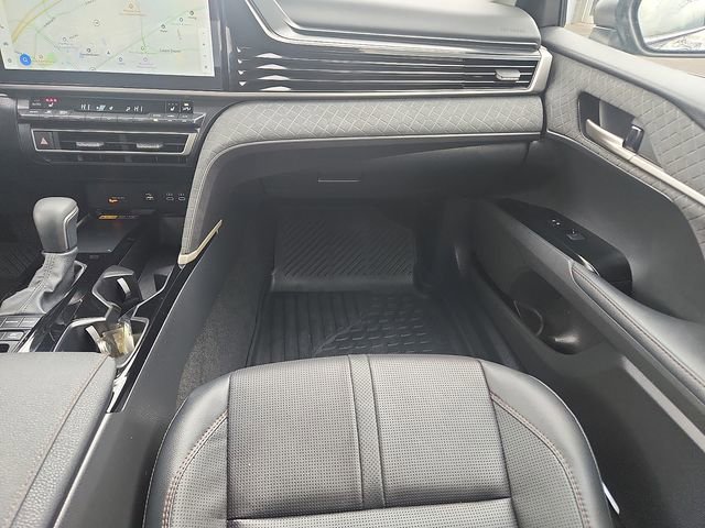 Used 2025 Toyota Camry XLE AWD/4WD image 10