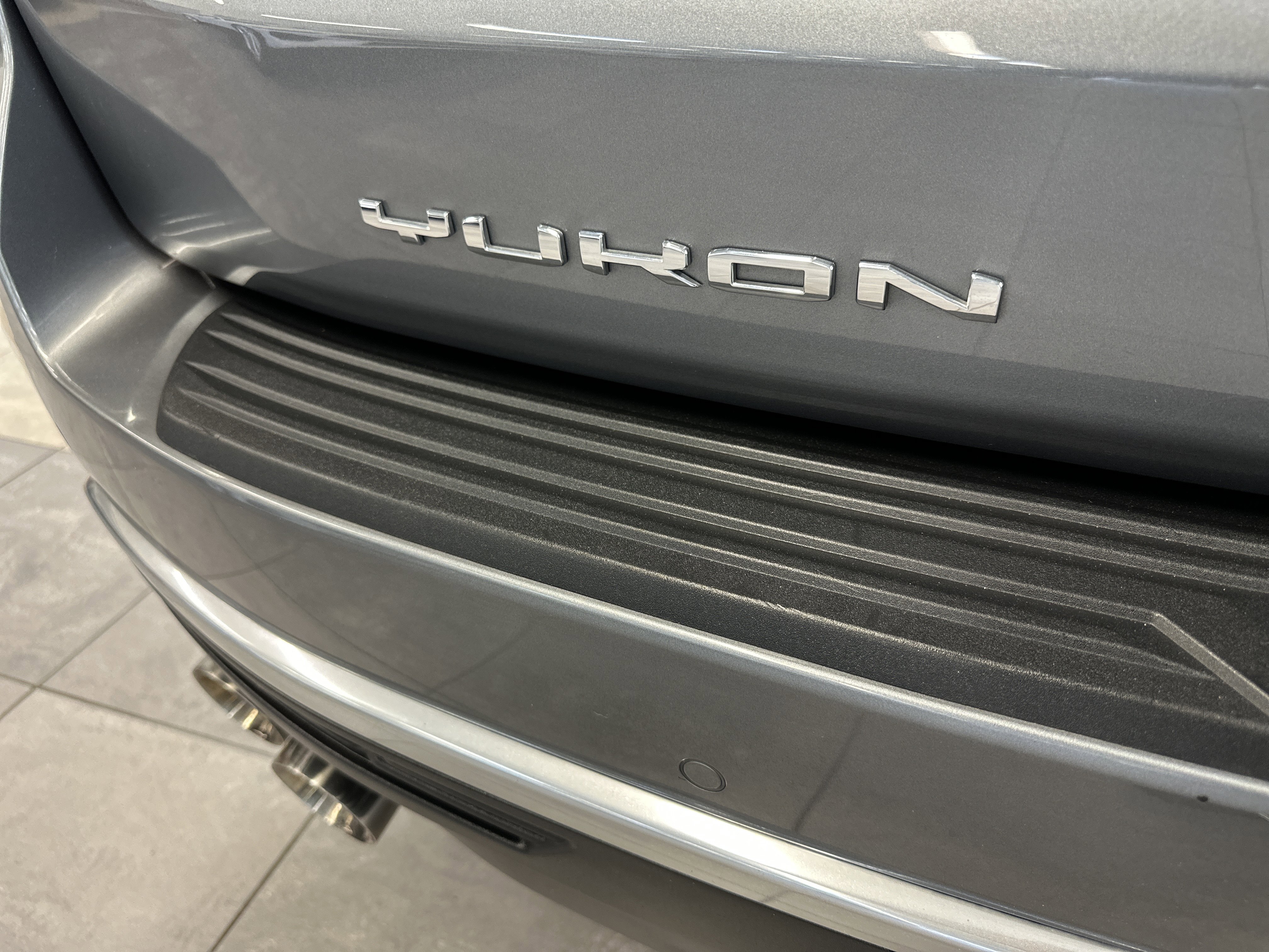 Used 2021 GMC Yukon Denali w/ Denali Premium Package image 13