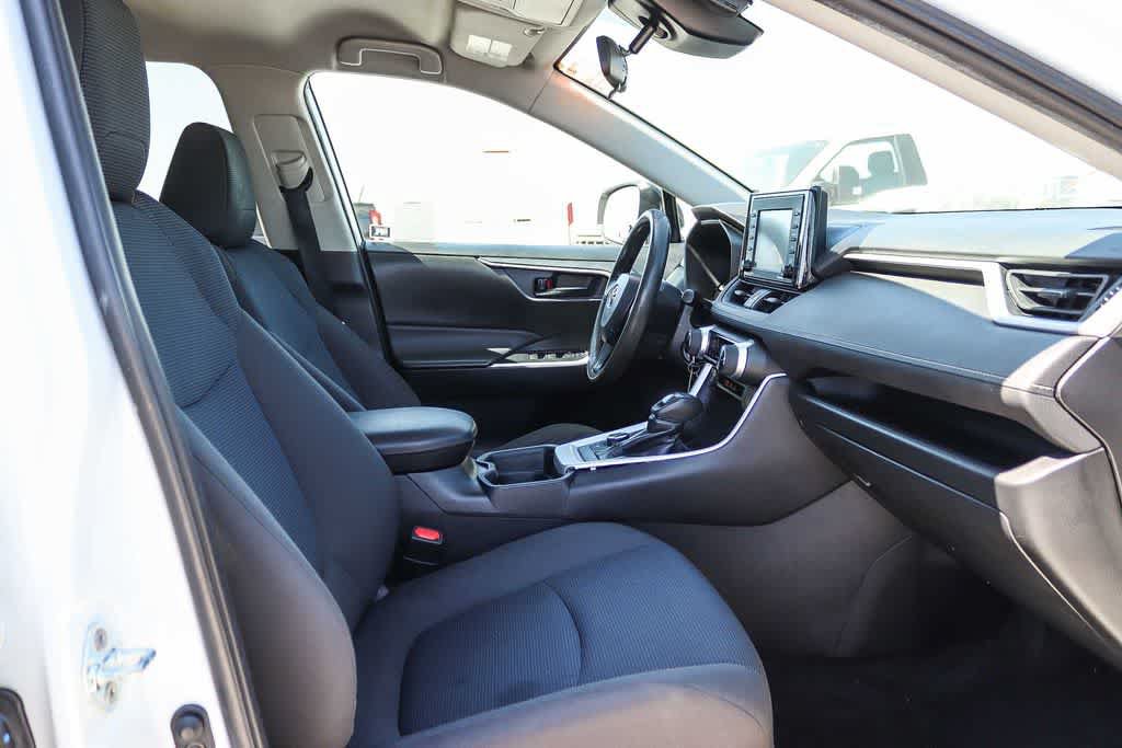 Used 2020 Toyota RAV4 LE w/ All Weather Liner Package AWD/4WD image 16
