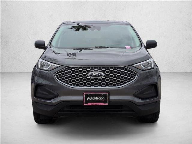Certified 2024 Ford Edge SE image 2