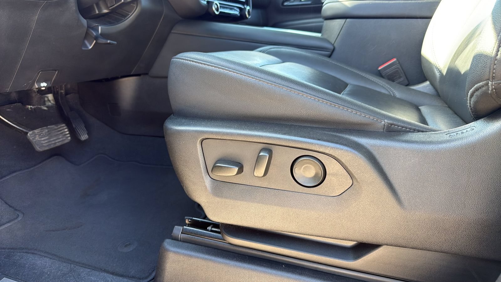 Used 2025 Chevrolet Tahoe LT RWD image 8