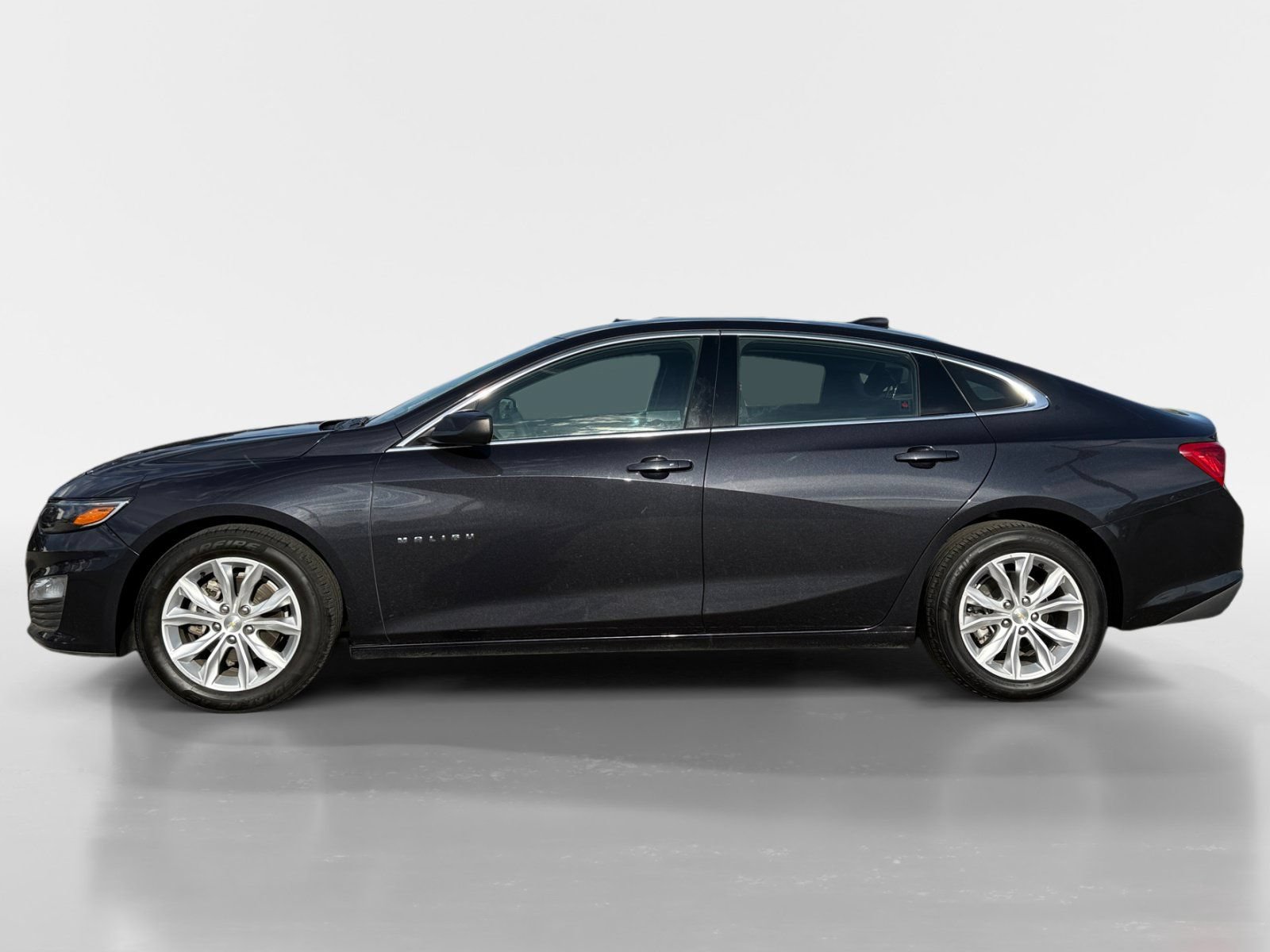 Used 2023 Chevrolet Malibu LT FWD image 2