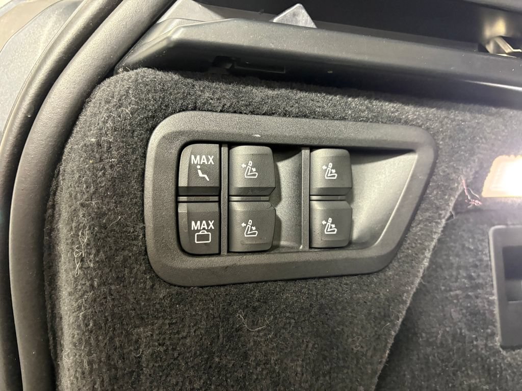 Used 2022 BMW X7 M50i AWD/4WD image 36