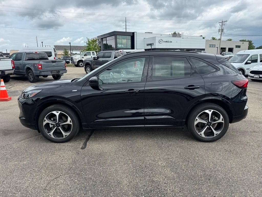 Certified 2025 Ford Escape ST-Line Elite w/ Premium Technology Package AWD/4WD image 3