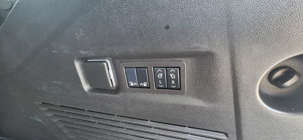 Used 2024 Chevrolet Suburban Premier AWD/4WD image 10