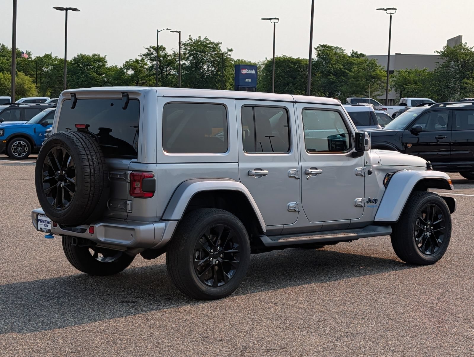 Used 2021 Jeep Wrangler Unlimited Sahara AWD/4WD image 7