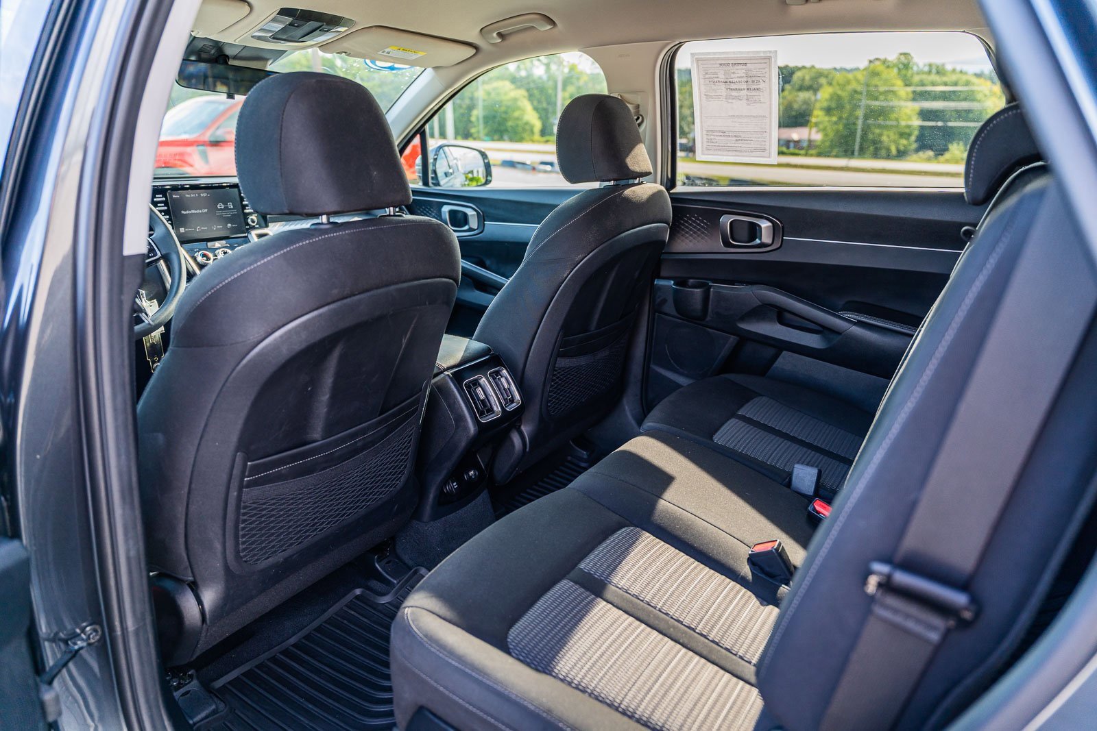 Used 2023 Kia Sorento LX image 16