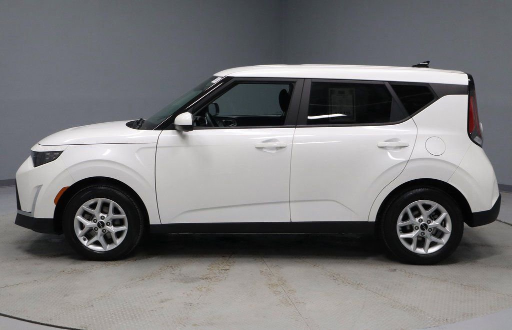 Used 2024 Kia Soul LX w/ Option Group 015 image 2