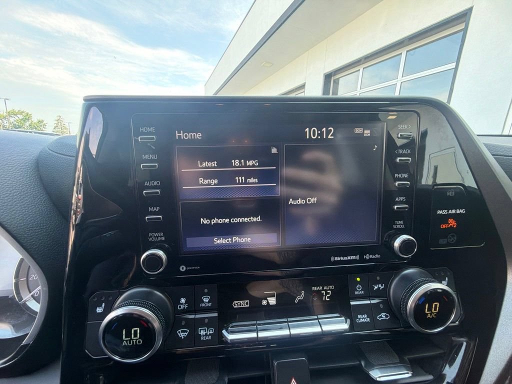 Used 2022 Toyota Highlander XLE AWD/4WD image 26