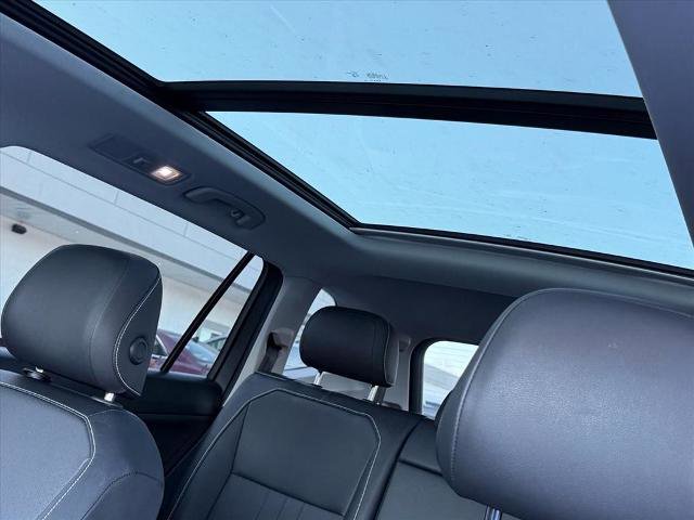 Used 2023 Volkswagen Tiguan SE w/ Panoramic Sunroof Package FWD image 17