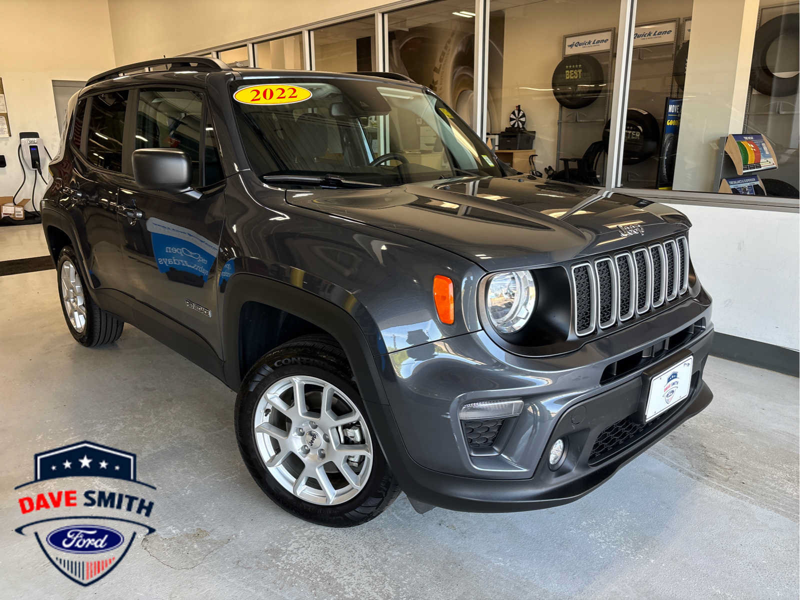 Used 2022 Jeep Renegade Latitude w/ Convenience Group AWD/4WD image 1