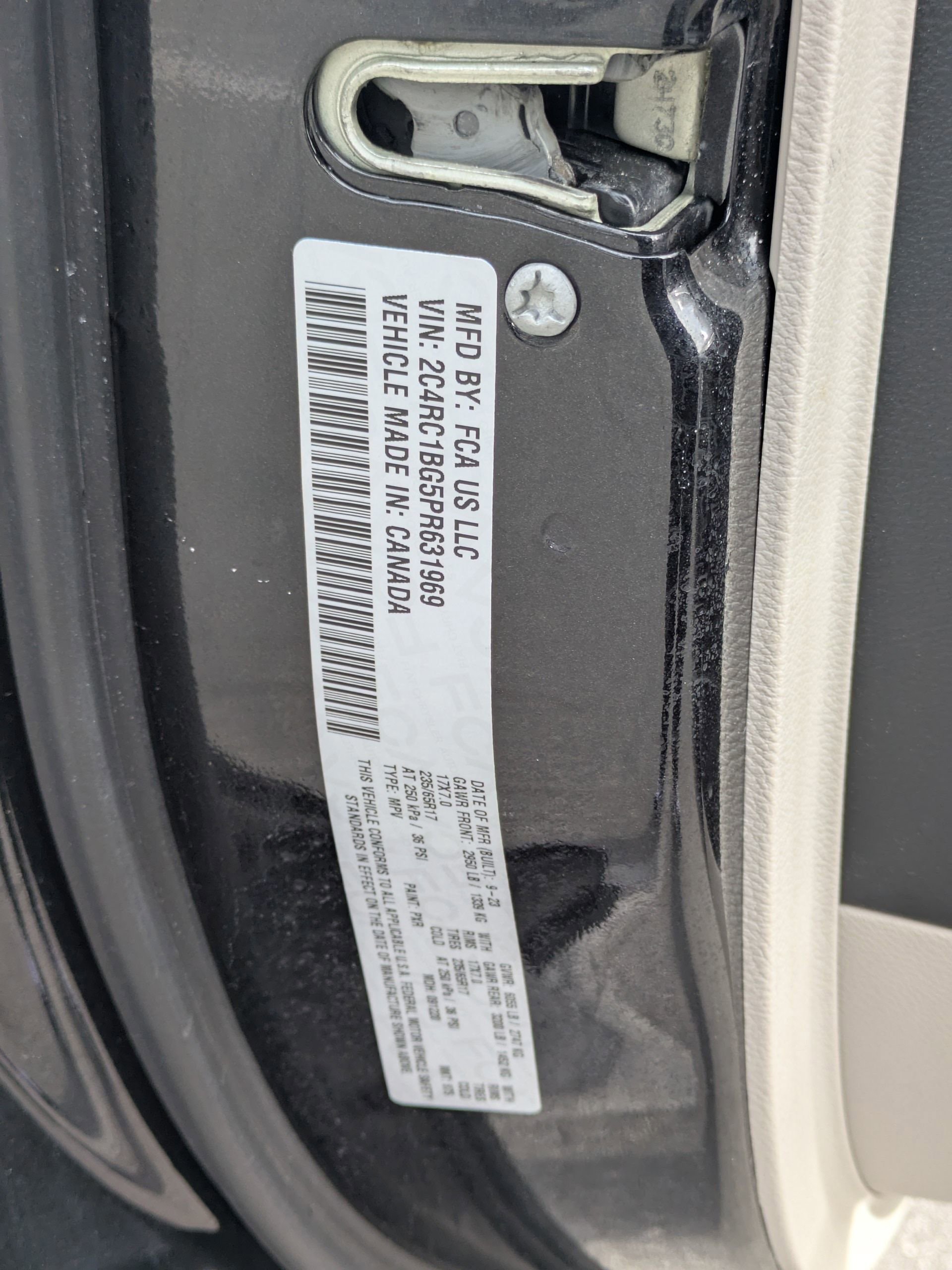 Used 2023 Chrysler Pacifica Touring-L image 38